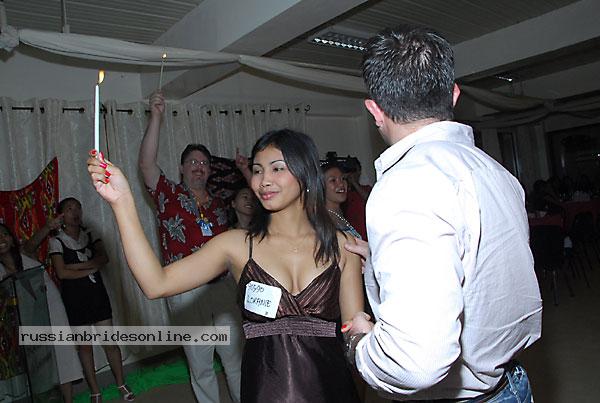 young-filipino-women-040